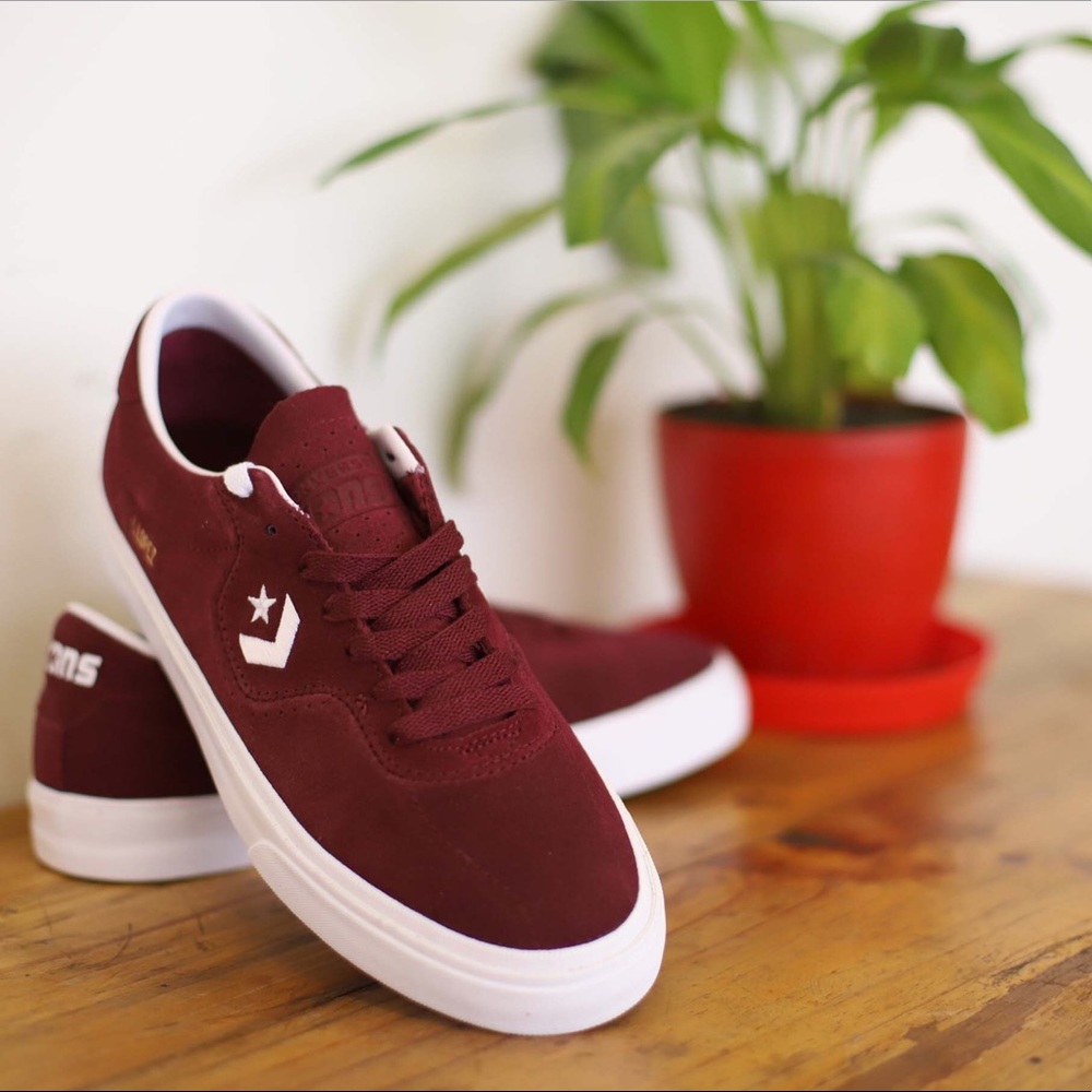❤️SOLD❤️Authentic CONVERSE LOUIE LOPEZ